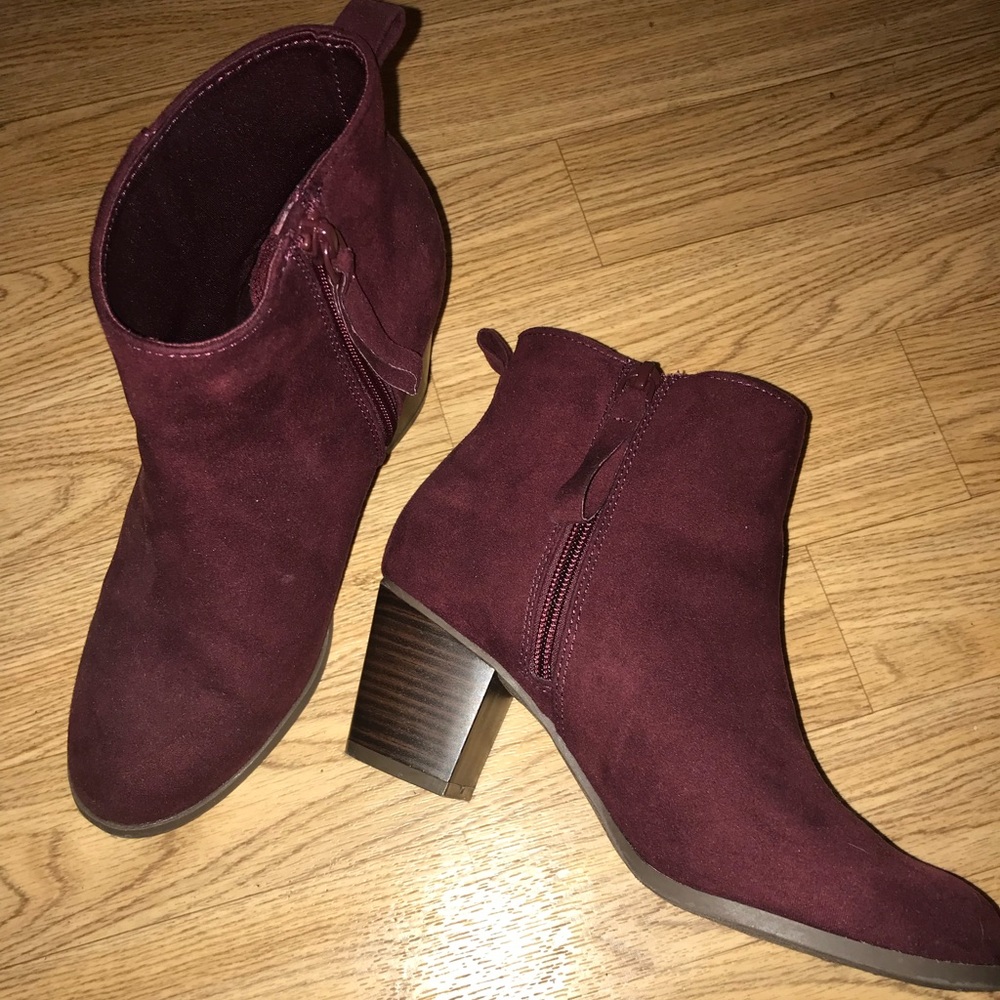 Ankle Boot - Picture 2 of 3